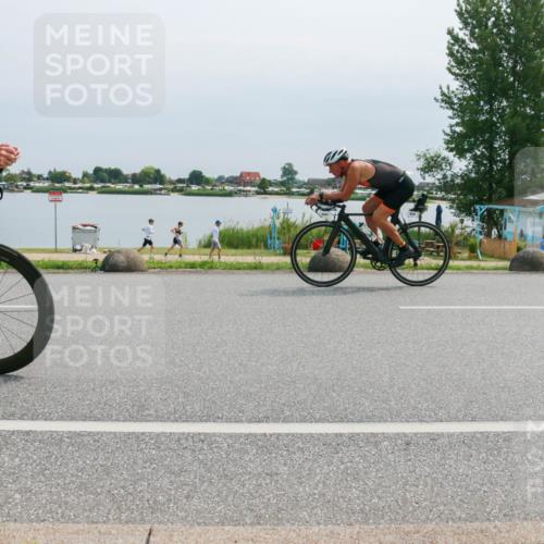 15.06.2025 - 27. Vierlanden-Triathlon H.Heesch http://msf.ph/oto/8025812 15.06.2025 11:17:55 Radfahren 7, 154, 199, 830 meine-sportfotos.de