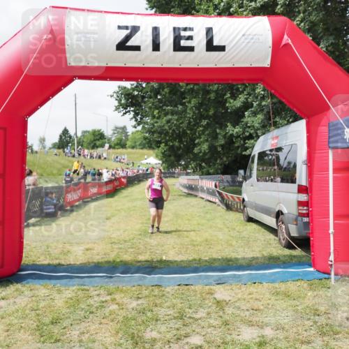 21.06.2025 - 27. Vierlanden-Triathlon MichiJ http://msf.ph/oto/8025816 15.06.2026 11:57:03 Ziel 581 meine-sportfotos.de