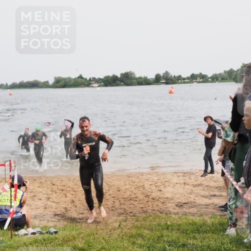 21.06.2025 - 27. Vierlanden-Triathlon MichiJ http://msf.ph/oto/8025829 15.06.2026 10:56:55 Schwimmen 642, 651, 654, 688, 711, 718, 755 meine-sportfotos.de