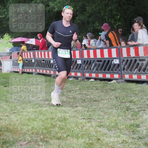 21.06.2025 - 27. Vierlanden-Triathlon KatJ http://msf.ph/oto/8025831 15.06.2025 13:28:26 Ziel 670, 751 meine-sportfotos.de