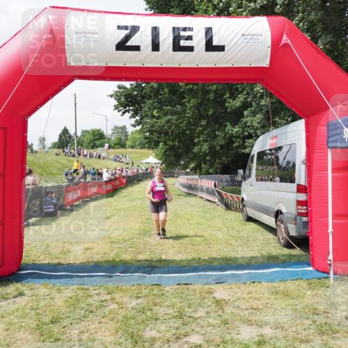 21.06.2025 - 27. Vierlanden-Triathlon MichiJ http://msf.ph/oto/8025834 15.06.2026 11:57:03 Ziel 581 meine-sportfotos.de