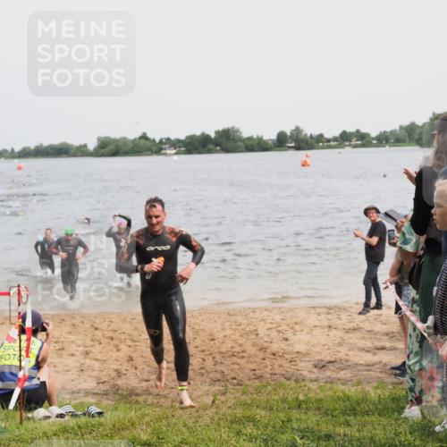 21.06.2025 - 27. Vierlanden-Triathlon MichiJ http://msf.ph/oto/8025839 15.06.2026 10:56:55 Schwimmen 642, 651, 654, 688, 711, 718, 755 meine-sportfotos.de