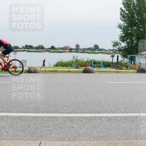 15.06.2025 - 27. Vierlanden-Triathlon H.Heesch http://msf.ph/oto/8025860 15.06.2025 11:18:08 Radfahren 799, 845 meine-sportfotos.de