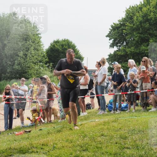 15.06.2025 - 27. Vierlanden-Triathlon KatJ http://msf.ph/oto/8025880 15.06.2025 10:58:58 Schwimmen 709, 743, 760 meine-sportfotos.de