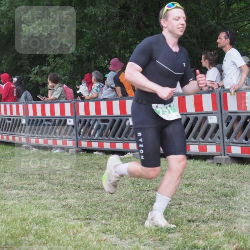 21.06.2025 - 27. Vierlanden-Triathlon KatJ http://msf.ph/oto/8025881 15.06.2025 13:28:27 Ziel 670, 751 meine-sportfotos.de