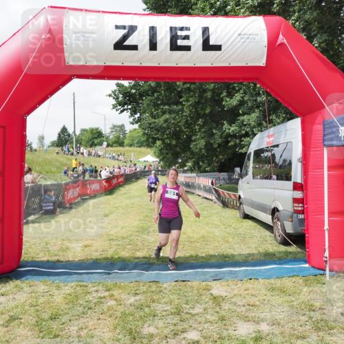 21.06.2025 - 27. Vierlanden-Triathlon MichiJ http://msf.ph/oto/8025885 15.06.2026 11:57:05 Ziel 549, 581 meine-sportfotos.de