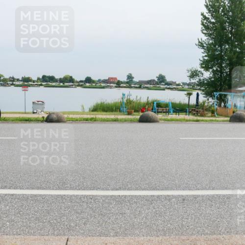 15.06.2025 - 27. Vierlanden-Triathlon H.Heesch http://msf.ph/oto/8025886 15.06.2025 11:18:18 Radfahren 816, 829 meine-sportfotos.de