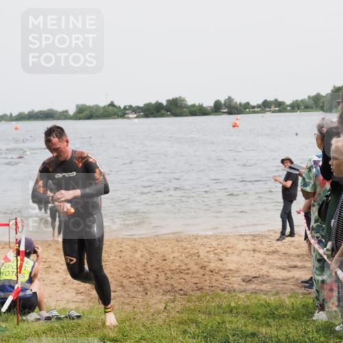 21.06.2025 - 27. Vierlanden-Triathlon MichiJ http://msf.ph/oto/8025891 15.06.2026 10:56:56 Schwimmen 642, 651, 654, 688, 711, 718, 755 meine-sportfotos.de