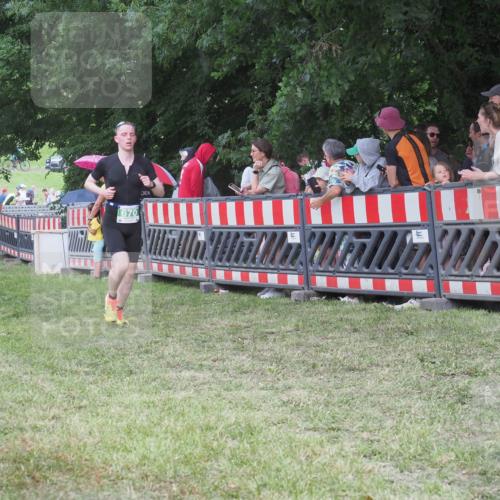 21.06.2025 - 27. Vierlanden-Triathlon KatJ http://msf.ph/oto/8025893 15.06.2025 13:28:29 Ziel 670 meine-sportfotos.de