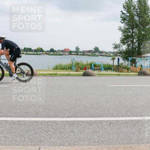 21.06.2025 - 27. Vierlanden-Triathlon H.Heesch http://msf.ph/oto/8025895 15.06.2025 12:09:07 Radfahren 815, 876, 889 meine-sportfotos.de