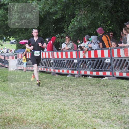 21.06.2025 - 27. Vierlanden-Triathlon KatJ http://msf.ph/oto/8025900 15.06.2025 13:28:29 Ziel 670 meine-sportfotos.de