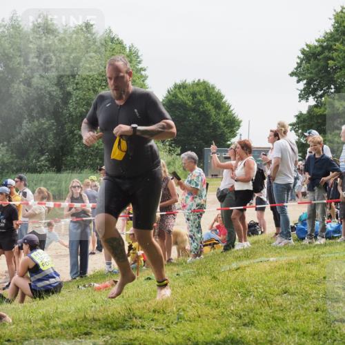 15.06.2025 - 27. Vierlanden-Triathlon KatJ http://msf.ph/oto/8025906 15.06.2025 10:58:58 Schwimmen 709, 743, 760 meine-sportfotos.de