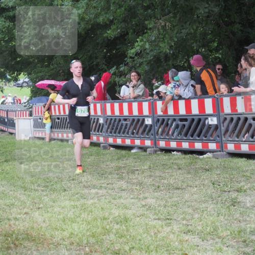 21.06.2025 - 27. Vierlanden-Triathlon KatJ http://msf.ph/oto/8025907 15.06.2025 13:28:29 Ziel 670 meine-sportfotos.de