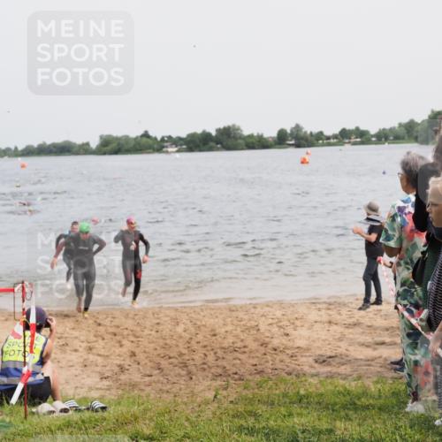 21.06.2025 - 27. Vierlanden-Triathlon MichiJ http://msf.ph/oto/8025910 15.06.2026 10:56:57 Schwimmen 642, 651, 654, 688, 711, 718, 755 meine-sportfotos.de