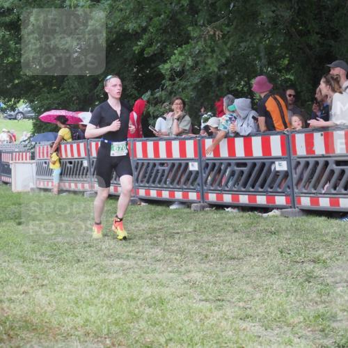 21.06.2025 - 27. Vierlanden-Triathlon KatJ http://msf.ph/oto/8025913 15.06.2025 13:28:29 Ziel 670 meine-sportfotos.de