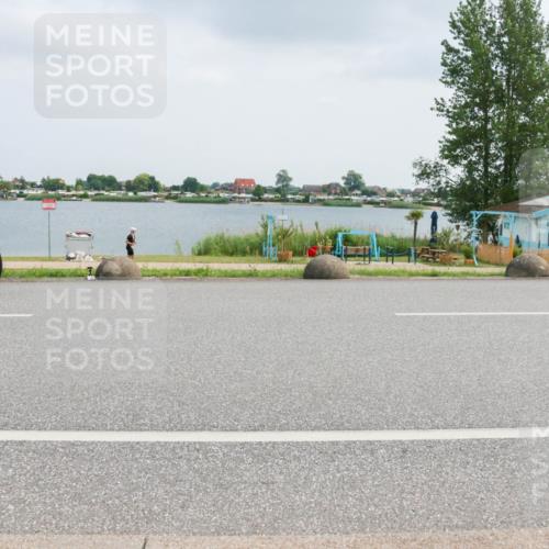 21.06.2025 - 27. Vierlanden-Triathlon H.Heesch http://msf.ph/oto/8025915 15.06.2025 12:09:09 Radfahren 815, 876, 889 meine-sportfotos.de