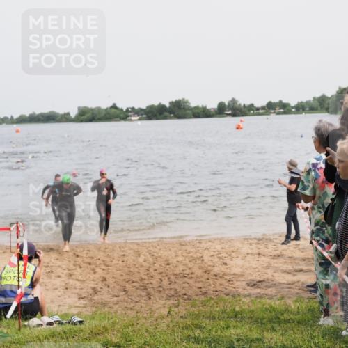 21.06.2025 - 27. Vierlanden-Triathlon MichiJ http://msf.ph/oto/8025916 15.06.2026 10:56:57 Schwimmen 642, 651, 654, 688, 711, 718, 755 meine-sportfotos.de