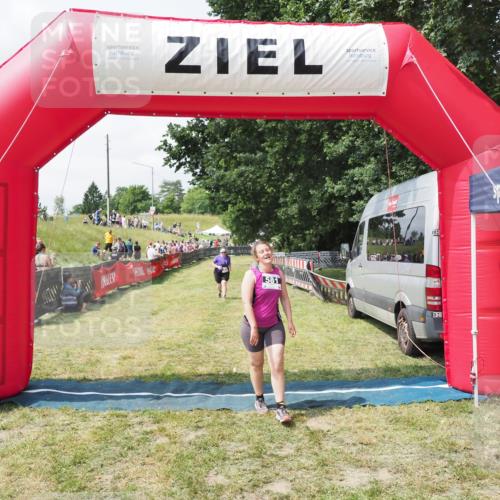 21.06.2025 - 27. Vierlanden-Triathlon MichiJ http://msf.ph/oto/8025919 15.06.2026 11:57:05 Ziel 549, 581 meine-sportfotos.de