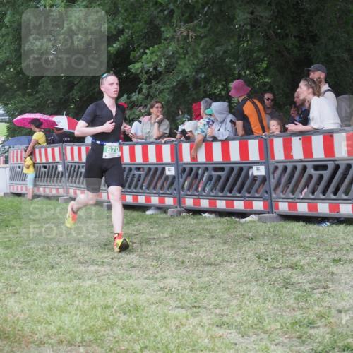 21.06.2025 - 27. Vierlanden-Triathlon KatJ http://msf.ph/oto/8025920 15.06.2025 13:28:30 Ziel 670 meine-sportfotos.de