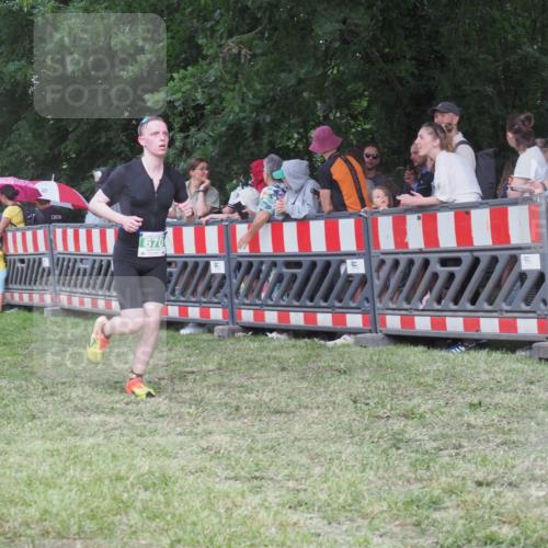21.06.2025 - 27. Vierlanden-Triathlon KatJ http://msf.ph/oto/8025924 15.06.2025 13:28:30 Ziel 670 meine-sportfotos.de