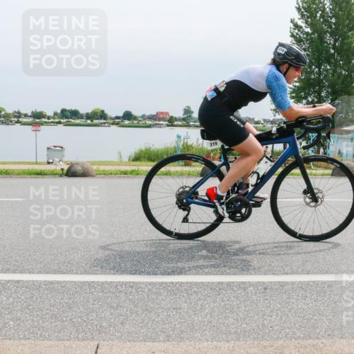 15.06.2025 - 27. Vierlanden-Triathlon H.Heesch http://msf.ph/oto/8025926 15.06.2025 11:18:29 Radfahren 219, 236, 750 meine-sportfotos.de