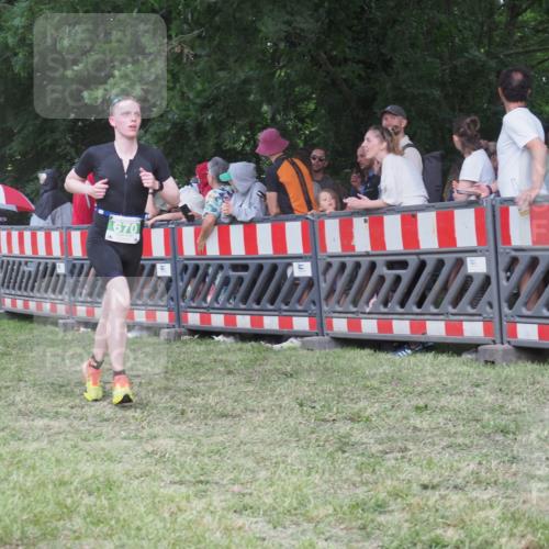 21.06.2025 - 27. Vierlanden-Triathlon KatJ http://msf.ph/oto/8025930 15.06.2025 13:28:30 Ziel 670 meine-sportfotos.de