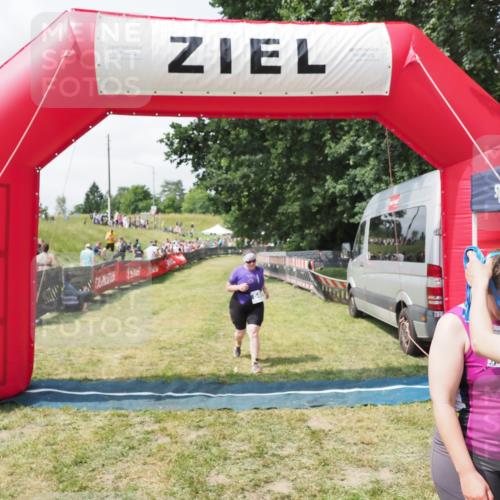 21.06.2025 - 27. Vierlanden-Triathlon MichiJ http://msf.ph/oto/8025936 15.06.2026 11:57:09 Ziel 549, 581 meine-sportfotos.de