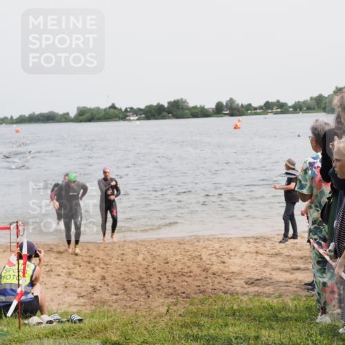 21.06.2025 - 27. Vierlanden-Triathlon MichiJ http://msf.ph/oto/8025943 15.06.2026 10:56:57 Schwimmen 642, 651, 654, 688, 711, 718, 755 meine-sportfotos.de