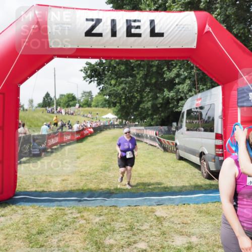 21.06.2025 - 27. Vierlanden-Triathlon MichiJ http://msf.ph/oto/8025944 15.06.2026 11:57:09 Ziel 549, 581 meine-sportfotos.de