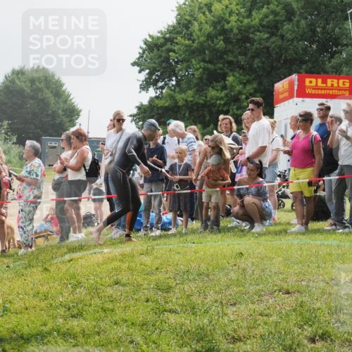 15.06.2025 - 27. Vierlanden-Triathlon KatJ http://msf.ph/oto/8025947 15.06.2025 10:59:05 Schwimmen 706, 709, 760 meine-sportfotos.de