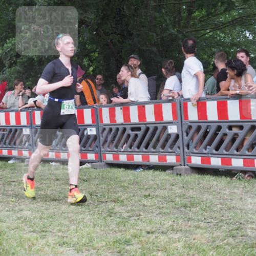 21.06.2025 - 27. Vierlanden-Triathlon KatJ http://msf.ph/oto/8025948 15.06.2025 13:28:30 Ziel 670 meine-sportfotos.de