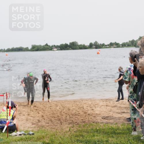 21.06.2025 - 27. Vierlanden-Triathlon MichiJ http://msf.ph/oto/8025952 15.06.2026 10:56:57 Schwimmen 642, 651, 654, 688, 711, 718, 755 meine-sportfotos.de