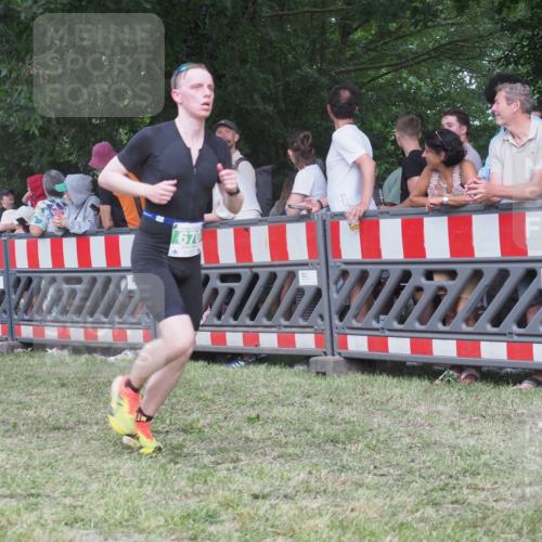 21.06.2025 - 27. Vierlanden-Triathlon KatJ http://msf.ph/oto/8025960 15.06.2025 13:28:30 Ziel 670 meine-sportfotos.de