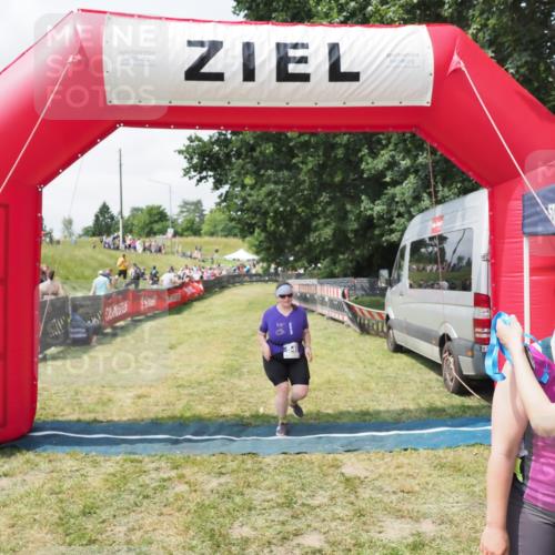21.06.2025 - 27. Vierlanden-Triathlon MichiJ http://msf.ph/oto/8025970 15.06.2026 11:57:09 Ziel 549, 581 meine-sportfotos.de