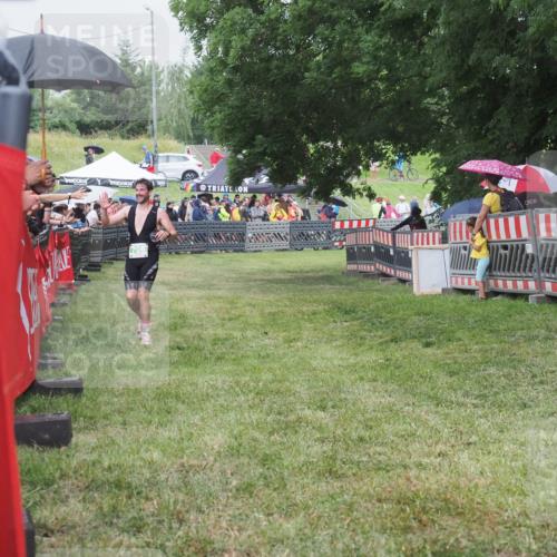 21.06.2025 - 27. Vierlanden-Triathlon KatJ http://msf.ph/oto/8025972 15.06.2025 13:28:48 Ziel 706 meine-sportfotos.de