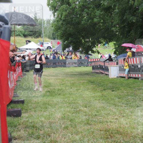 21.06.2025 - 27. Vierlanden-Triathlon KatJ http://msf.ph/oto/8025978 15.06.2025 13:28:48 Ziel 706 meine-sportfotos.de