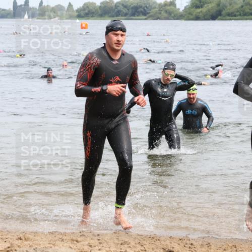 15.06.2025 - 27. Vierlanden-Triathlon Lena Gebhardt http://msf.ph/oto/8025983 15.06.2025 10:57:52 Schwimmen 647, 686, 705, 738, 774 meine-sportfotos.de