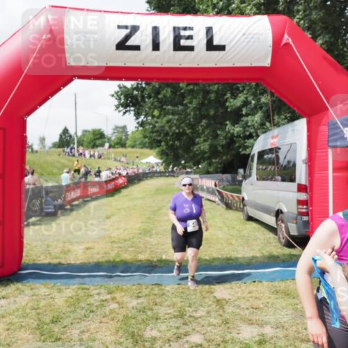 21.06.2025 - 27. Vierlanden-Triathlon MichiJ http://msf.ph/oto/8025992 15.06.2026 11:57:10 Ziel 549, 581 meine-sportfotos.de