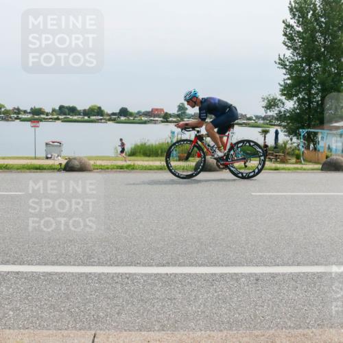 15.06.2025 - 27. Vierlanden-Triathlon H.Heesch http://msf.ph/oto/8025994 15.06.2025 11:18:47 Radfahren 832, 846 meine-sportfotos.de