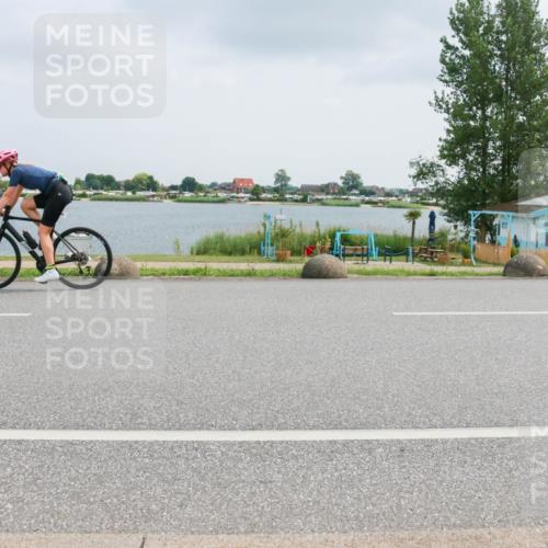 21.06.2025 - 27. Vierlanden-Triathlon H.Heesch http://msf.ph/oto/8025995 15.06.2025 12:09:37 Radfahren 854, 955, 965 meine-sportfotos.de