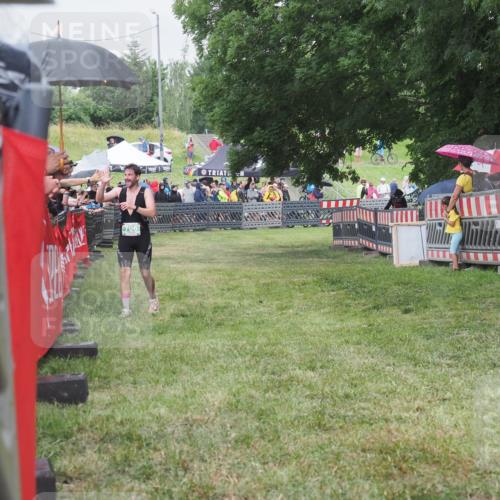 21.06.2025 - 27. Vierlanden-Triathlon KatJ http://msf.ph/oto/8025997 15.06.2025 13:28:49 Ziel 706 meine-sportfotos.de