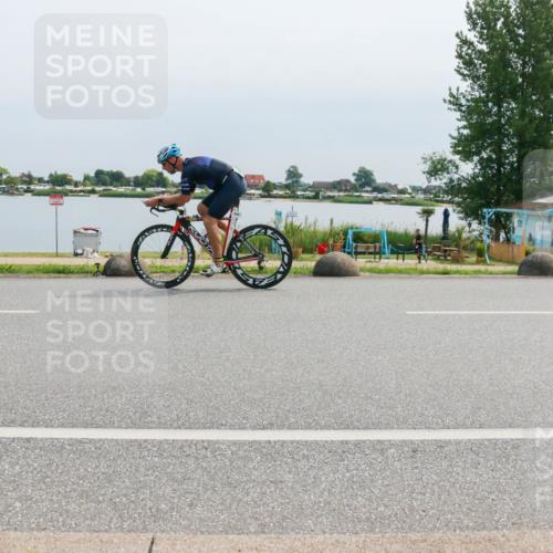 15.06.2025 - 27. Vierlanden-Triathlon H.Heesch http://msf.ph/oto/8025999 15.06.2025 11:18:47 Radfahren 832, 846 meine-sportfotos.de