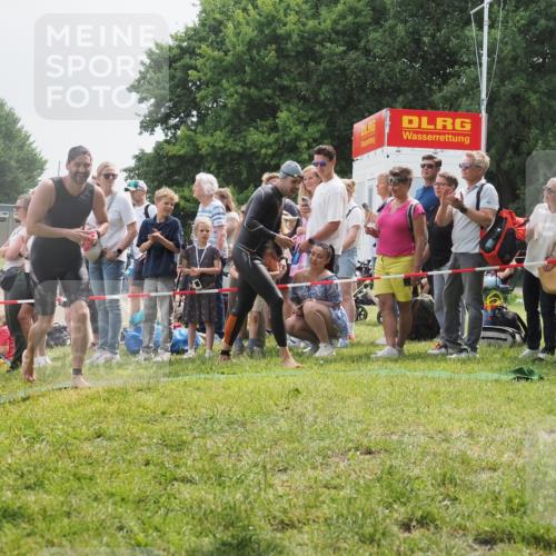 15.06.2025 - 27. Vierlanden-Triathlon KatJ http://msf.ph/oto/8026002 15.06.2025 10:59:06 Schwimmen 706, 709, 760 meine-sportfotos.de