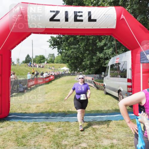 21.06.2025 - 27. Vierlanden-Triathlon MichiJ http://msf.ph/oto/8026006 15.06.2026 11:57:10 Ziel 549, 581 meine-sportfotos.de