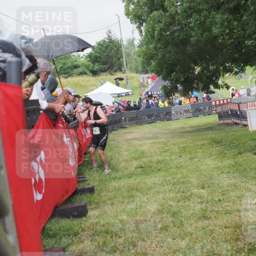 21.06.2025 - 27. Vierlanden-Triathlon KatJ http://msf.ph/oto/8026023 15.06.2025 13:28:50 Ziel 706 meine-sportfotos.de