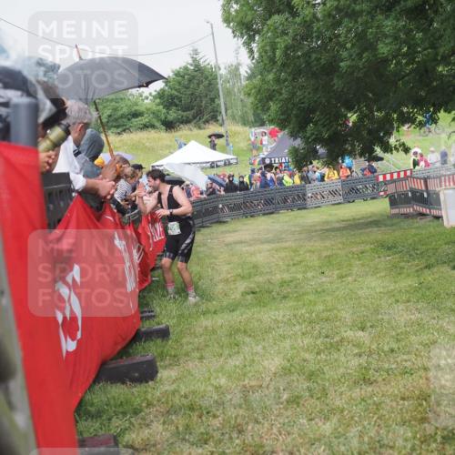 21.06.2025 - 27. Vierlanden-Triathlon KatJ http://msf.ph/oto/8026031 15.06.2025 13:28:50 Ziel 706 meine-sportfotos.de