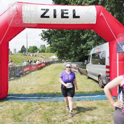 21.06.2025 - 27. Vierlanden-Triathlon MichiJ http://msf.ph/oto/8026033 15.06.2026 11:57:10 Ziel 549, 581 meine-sportfotos.de