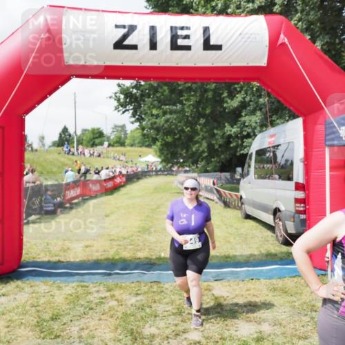 21.06.2025 - 27. Vierlanden-Triathlon MichiJ http://msf.ph/oto/8026038 15.06.2026 11:57:10 Ziel 549, 581 meine-sportfotos.de