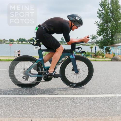 21.06.2025 - 27. Vierlanden-Triathlon H.Heesch http://msf.ph/oto/8026040 15.06.2025 12:09:50 Radfahren 851 meine-sportfotos.de