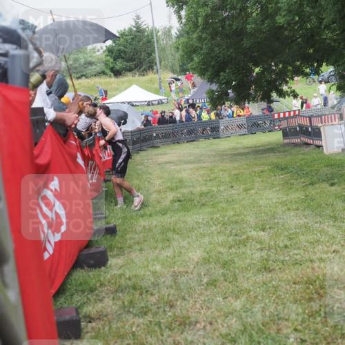 21.06.2025 - 27. Vierlanden-Triathlon KatJ http://msf.ph/oto/8026047 15.06.2025 13:28:51 Ziel 706 meine-sportfotos.de